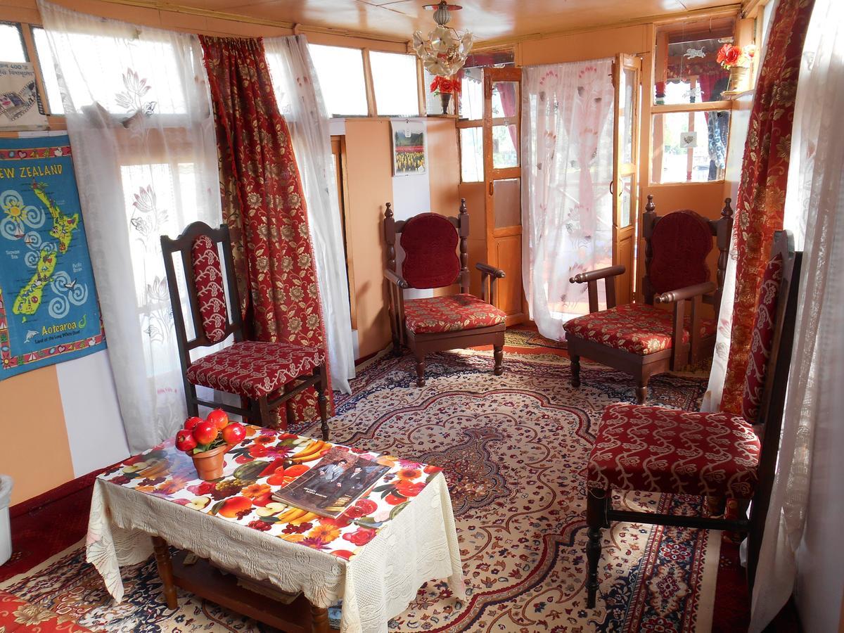 Houseboat Dunhill Bed & Breakfast Srinagar  Bagian luar foto